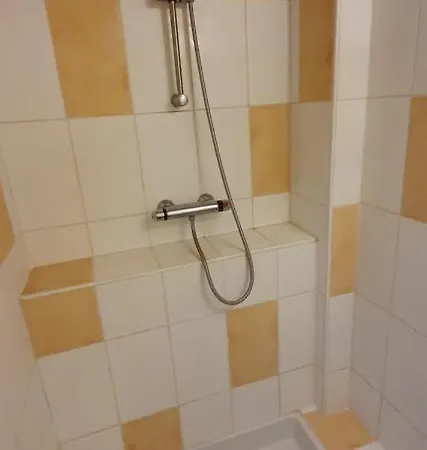 Charmante Maison Bien Equipee, De Bord De *
